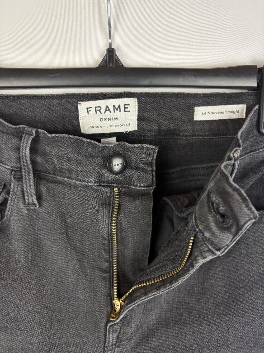 28 Frame Le Nouveau Straight Jeans Black Denim Straight Leg Raw Hem Frayed Dark - Picture 5 of 11